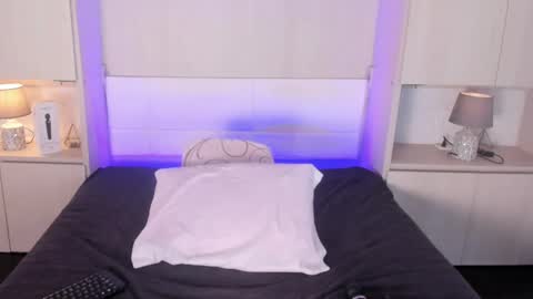 hannyk_ online show from 13, 9, 2025