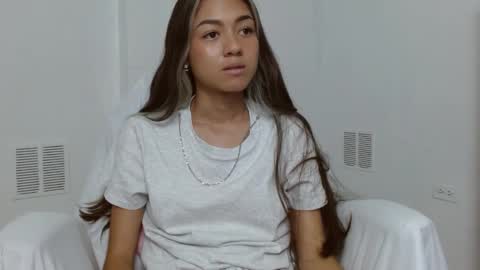 Snapshot of hantonella chatting on 4, 11, 2025 Anto online show from 4, 11, 2025