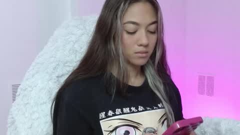 Snapshot of hantonella chatting on 5, 12, 2025 Anto online show from 5, 12, 2025