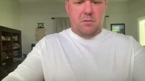 Snapshot of happilymarr1ed chatting on 19, 11, 2025 DadBod online show from 19, 11, 2025