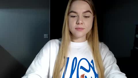 happy_fox_ online show from 5, 2, 2025