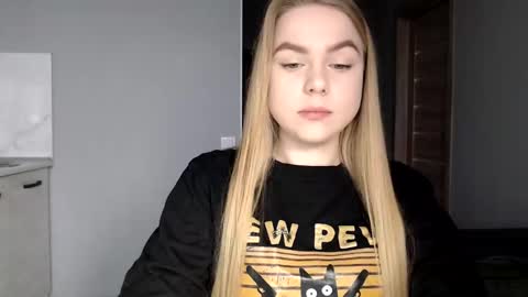 happy_fox_ online show from 3, 3, 2025