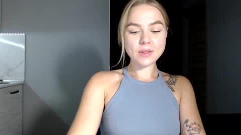 happy_fox_ online show from 1, 10, 2025