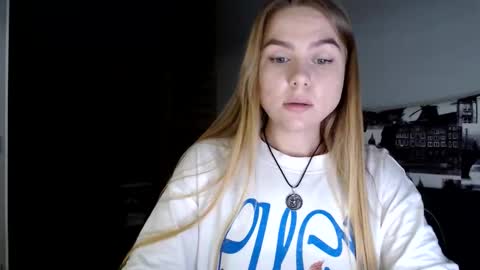 happy_fox_ online show from 9, 4, 2026