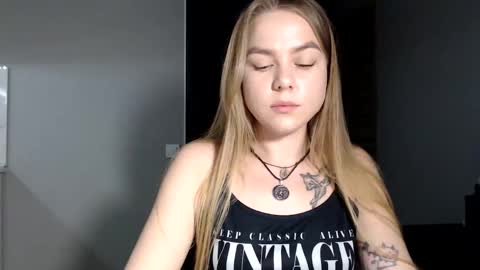 happy_fox_ online show from 14, 4, 2026