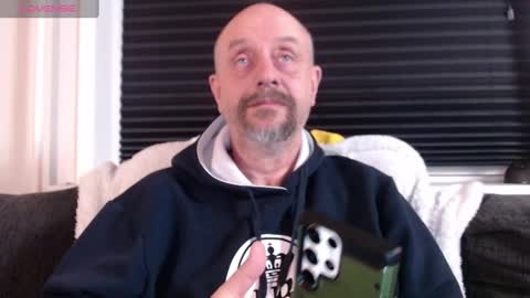Snapshot of hardmrlazy chatting on 4, 12, 2024 MrLazy online show from 4, 12, 2024