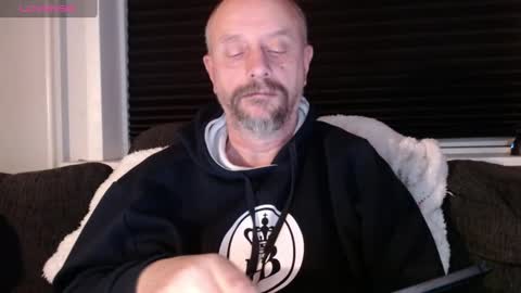 Snapshot of hardmrlazy chatting on 23, 12, 2024 MrLazy online show from 23, 12, 2024