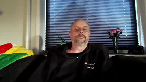 Snapshot of hardmrlazy chatting on 9, 6, 2026 MrLazy online show from 9, 6, 2026