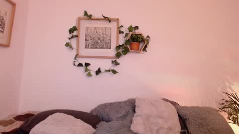 Harmony    Please help me to reach 100 thumbs up online show from 27, 2, 2025