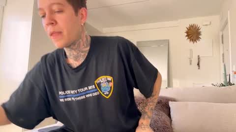 Snapshot of harry_jen chatting on 28, 12, 2024 TAP HERE choise Harry tattoo on chest Jen curls hair online show from 28, 12, 2024