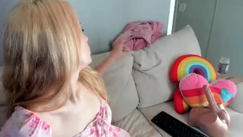 Hayley online show from 4, 4, 2026