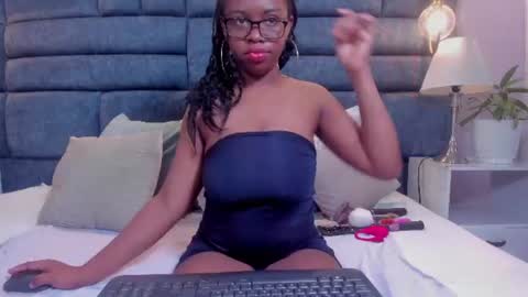 hazel_lanee online show from 26, 6, 2026