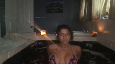 Snapshot of hazell77 chatting on 8, 11, 2025 hazell77 online show from 8, 11, 2025