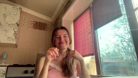 Lili online show from 4, 4, 2026