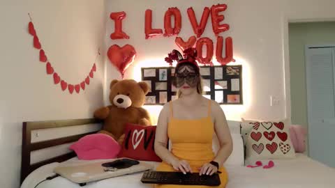 Snapshot of hebelongs2her chatting on 7, 2, 2026 hebelongs2her online show from 7, 2, 2026