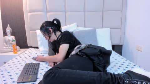 Keira Hecate online show from 8, 3, 2025