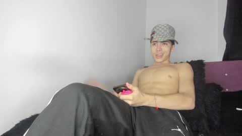 heellboy_ online show from 14, 5, 2026