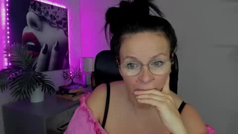 Snapshot of helen_79 chatting on 20, 9, 2025 Helen online show from 20, 9, 2025