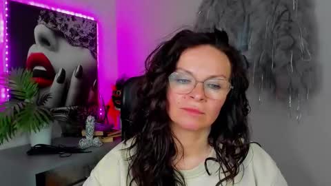 Snapshot of helen_79 chatting on 15, 4, 2026 Helen online show from 15, 4, 2026