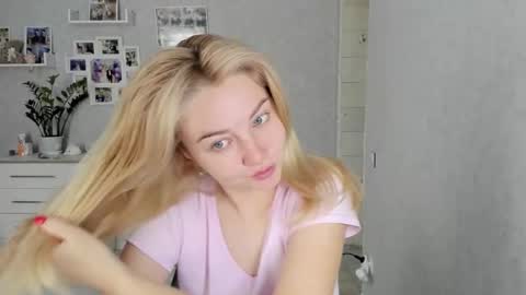 Snapshot of helen_angel_girl chatting on 15, 10, 2025 Helen sven online show from 15, 10, 2025