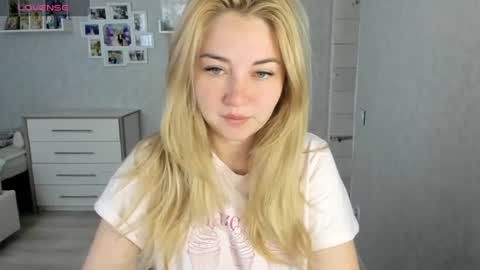 Snapshot of helen_angel_girl chatting on 17, 6, 2026 Helen sven online show from 17, 6, 2026