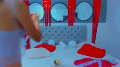 Snapshot of helen_curly chatting on 12, 2, 2025 helen_curly online show from 12, 2, 2025