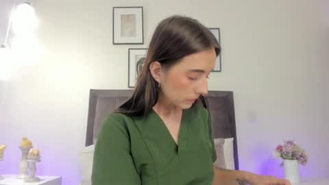 Snapshot of helen_mooree chatting on 18, 6, 2026 Helen online show from 18, 6, 2026