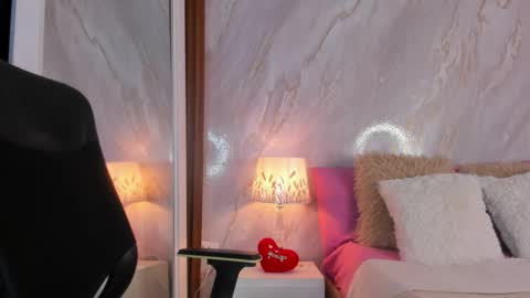 Helena Santos  online show from 23, 2, 2026