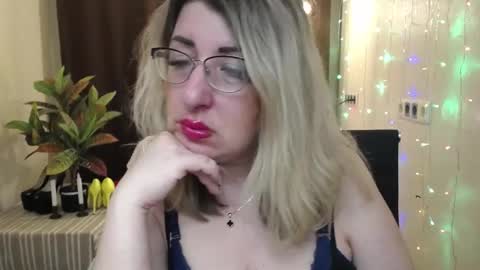 Snapshot of helenenigma chatting on 5, 2, 2025 helenenigma online show from 5, 2, 2025