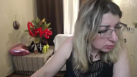 Snapshot of helenenigma chatting on 19, 2, 2025 helenenigma online show from 19, 2, 2025