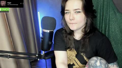 Red online show from 8, 4, 2026