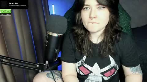 Snapshot of hell_hotline chatting on 25, 5, 2026 Red online show from 25, 5, 2026