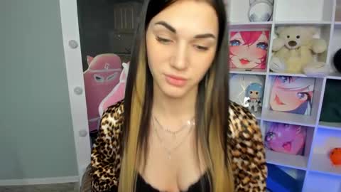 Snapshot of hellen__moore chatting on 4, 12, 2024 GTM3Mon Tue Wed Thu Fri San 0400 am-1030pm online show from 4, 12, 2024