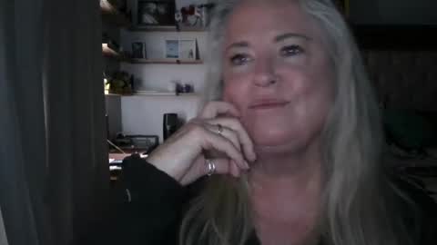 Hunnys Hive online show from 24, 2, 2025