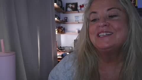 Hunnys Hive online show from 25, 2, 2025