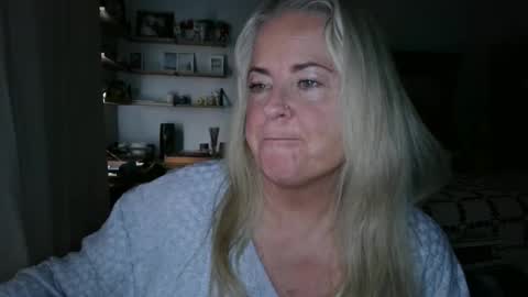 Hunnys Hive online show from 5, 3, 2025