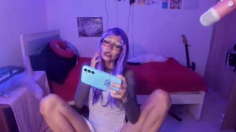 Snapshot of helloskinnygirls chatting on 3, 11, 2025 Raven and Momo online show from 3, 11, 2025