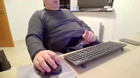 Snapshot of henrikrp1971 chatting on 15, 12, 2024 henrikrp1971 online show from 15, 12, 2024