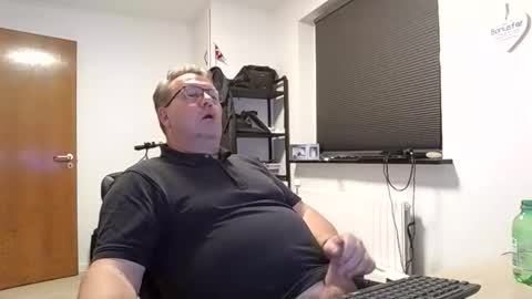 Snapshot of henrikrp1971 chatting on 3, 10, 2025 henrikrp1971 online show from 3, 10, 2025