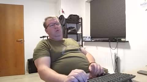 Snapshot of henrikrp1971 chatting on 17, 10, 2025 henrikrp1971 online show from 17, 10, 2025