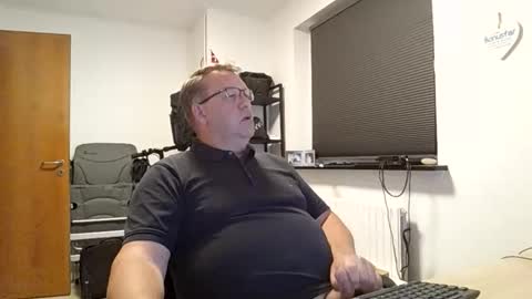 Snapshot of henrikrp1971 chatting on 8, 11, 2025 henrikrp1971 online show from 8, 11, 2025