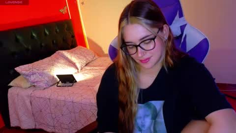 Snapshot of hermione_blonde chatting on 17, 2, 2026 hermione_blonde online show from 17, 2, 2026