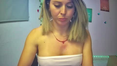 Hestesiaxx online show from 15, 11, 2025