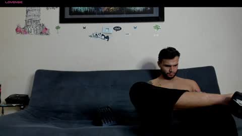 Snapshot of heteros_curious_ chatting on 24, 6, 2026 yeis online show from 24, 6, 2026