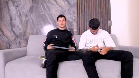 heteros men online show from 25, 2, 2025