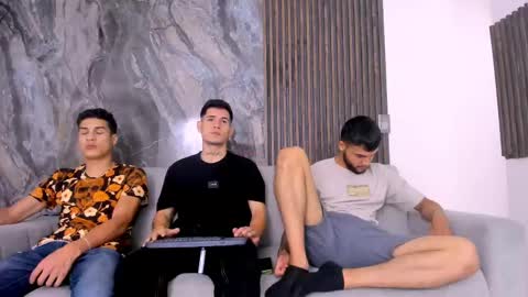 heteros men online show from 1, 3, 2025