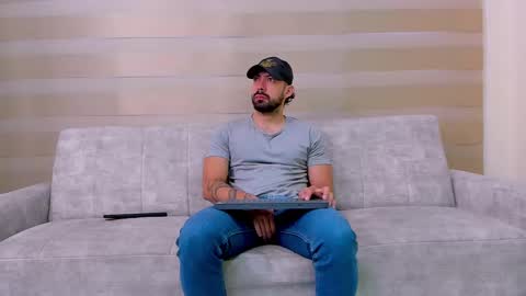 heteros men online show from 1, 3, 2025