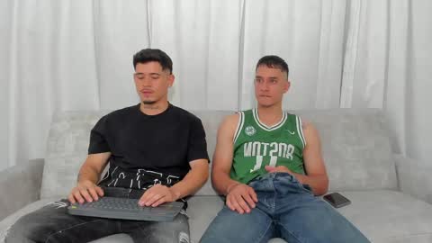 heteros men online show from 25, 4, 2026