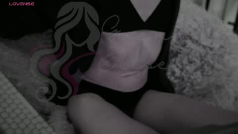 Gwen Elise online show from 14, 12, 2025