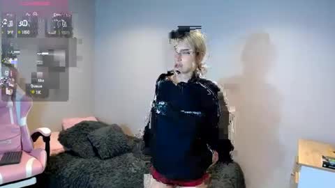 Snapshot of hi_scarlett chatting on 3, 2, 2025 hi_scarlett online show from 3, 2, 2025